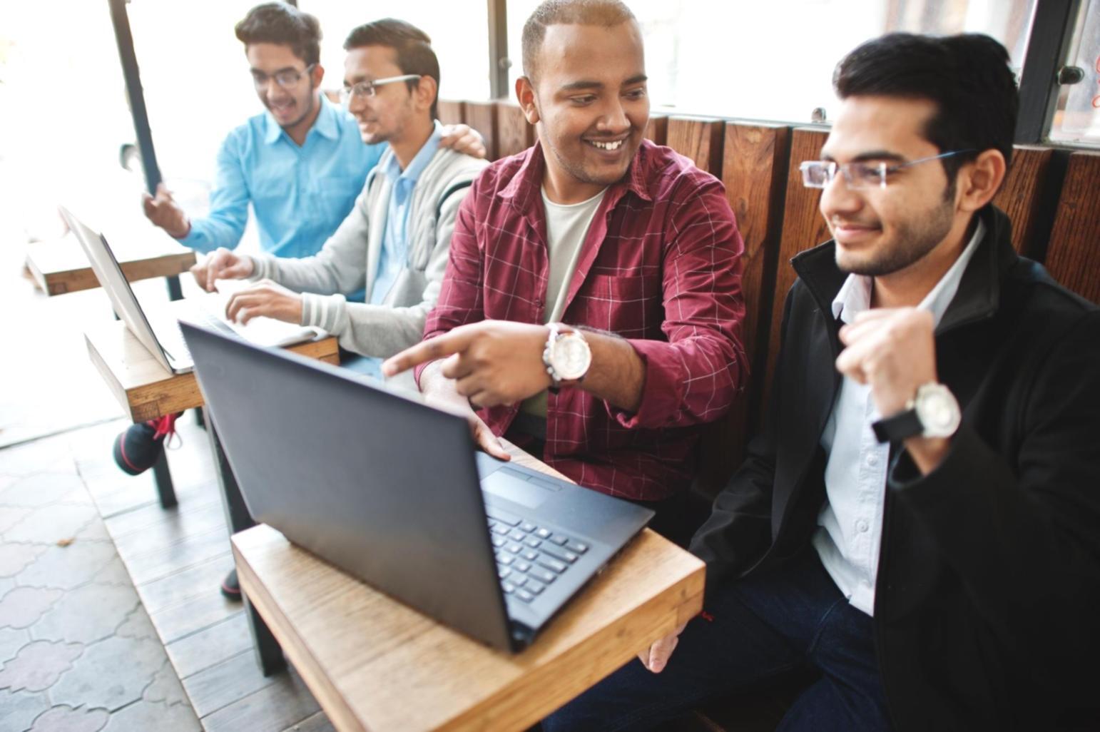 Calculatrice et documents financiers pour planification d'investissement